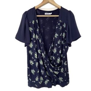 REITMANS SIGNATURE NAVY FLORAL VISCOSE BLEND WRAP TOP W/SHORT CHIFFON SLEEVES, L